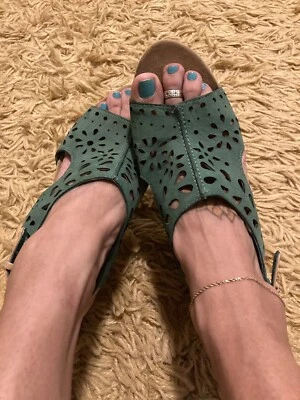 Vintage Anne Klein Iflex Boho Green Suede Cutout Peep Toe Wedge Sandals Sz. 7 - image 1 of 4