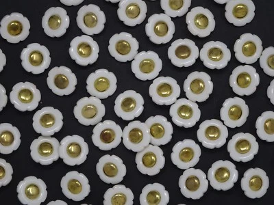 Vtg White with Gold Center Flower Pedal Shank Button 20mm Lot of 6 A223-3 B119-9 - Image 1 of 4