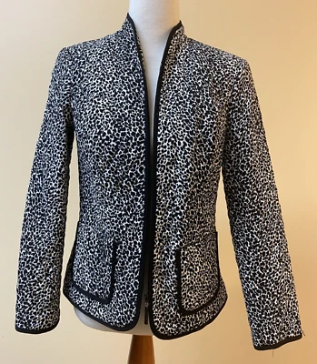 Requisitos Chaqueta Acolchada Estampado Blanco y Negro, Cremallera Frontal, Cuello Mandarina, SM Foto 1 de 4