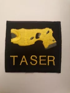 Taser Police Protection 3 Inch Iron Or Sew On Patch Badge - Foto 1 di 1