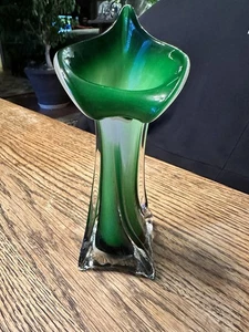 1 Vintage Kunst Glas Wagenheber in Kanzel Vase grün und weiß Lilie 8" - Bild 1 von 6