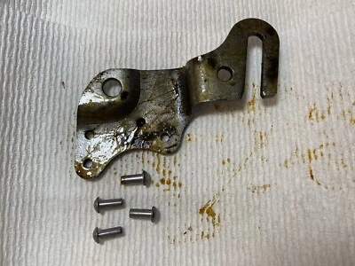 Harley NOS OEM 3746-36A 59782-36 WL WLA WLC Guardabarros trasero Soporte Clip Kit 1937-52  Foto 1 de 3