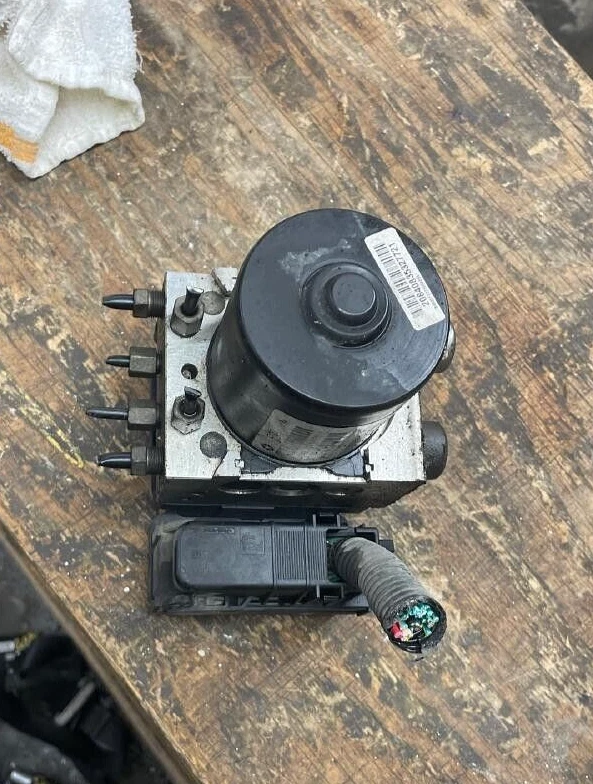 2013 Dodge Ram Truck 1500 ABS Anti-lock Brake Pump Module Assembly OEM - Image 1 of 1