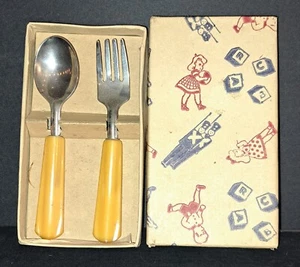 Tenedor y cuchara bebé baquelita e inoxidable dulce caja original de unos 5" NUEVO marfil - Imagen 1 de 6
