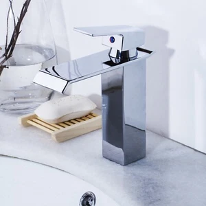 Grifo de agua giratorio para fregadero de cocina con mango de lavabo montado en cubierta - Imagen 1 de 12