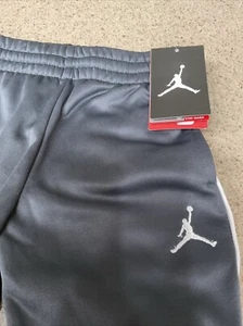Nike Air Jordan Boys Sweatpants Therma Fit Athletic Pants Gray Size 5 New - Picture 1 of 18