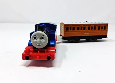 Thomas and Friends Trackmaster Steam Along Thomas & Annie 2005 no funciona LEER Foto 1 de 4