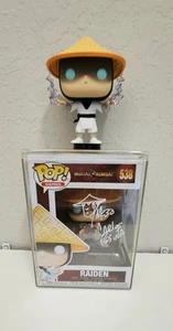 PoP-ToP DISPLAY: Mortal Kombat RAIDEN 538 Signed by Carlos Pesina + RAIDEN #539  - Picture 1 of 15