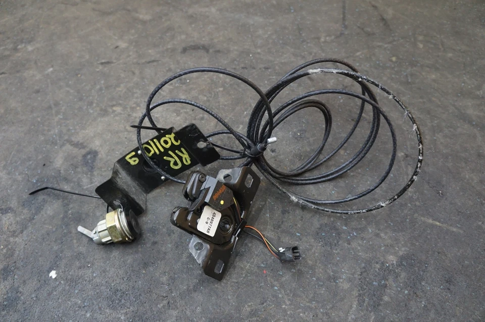 Cable y pestillo de liberación de escotilla tapa trasera OEM 5017673AA Dodge Viper Gen 2 92-02 Foto 1 de 4