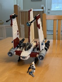 LEGO Star Wars: V-19 Torrent (7674) No stickers, but otherwise complete!
