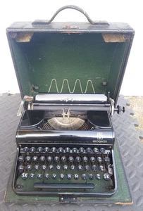 Vintage Olympia Progress manuelle tragbare Schreibmaschine schwarz in Tragetasche - Bild 1 von 21