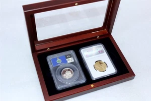 Caja de madera para 2 losas de monedas certificadas de PCGS o NGC, tapa de vidrio y caoba - Imagen 1 de 8
