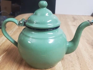 Tetera vintage esmaltada verde con tapa rústica granja 7" de alto - Imagen 1 de 8