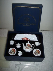 Reutter Porzellan, M.J. Hummel, Miniatur 11-teiliges Teeservice "Umbrella Girl" ~ LE ~ Neu im Karton - Bild 1 von 12