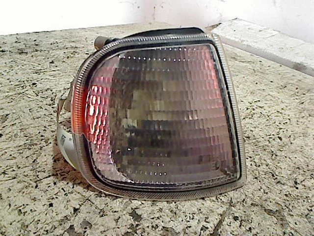 CLIGNOTANT AVANT DROIT Seat Ibiza II (6K1) Hatchback 1.3 (2G) 1994 - Immagine 1 di 1