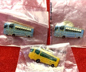 (3) Spilla da bavero per autobus blu e giallo vintage - Foto 1 di 4