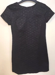 XHILARATION FESTTAGSKLEID SCHWARZ GLÄNZEND STRUKTURMUSTER DAMEN PETITE GR. S - Bild 1 von 4