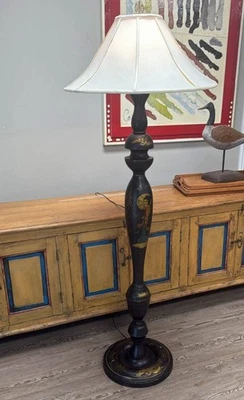 Lámpara de pie vintage Chinoiserie pintada en madera Foto 1 de 4