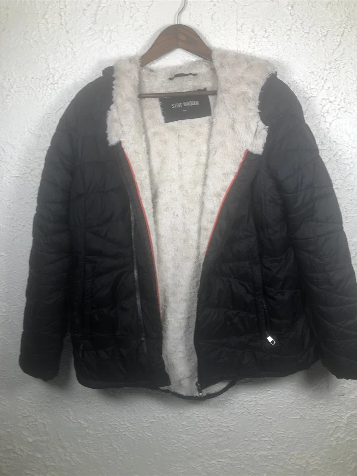 Abrigo acolchado negro forrado de piel con escudo glaciar Steve Madden para mujer talla L acolchado Foto 1 de 4