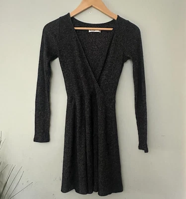 Vestido Suéter HOLLISTER Mujer Pequeño Gris Carbón Sumergido Cuello en V Mini Grunge Foto 1 de 4