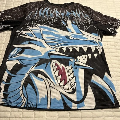 YoungLa x YuGiOh Blue Eyes White Dragon - Camiseta Jersey/Malla XL NUEVA SIN ETIQUETAS Foto 1 de 4