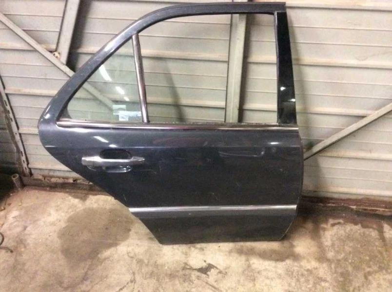 94 95 96 97 MERCEDES BENZ C280 REAR RIGHT DOOR SHELL Foto 1 de 4