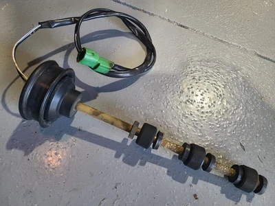 Unidad de envío de nivel de tanque de combustible Yamaha Wave Raider Venture 700 760 1100 Foto 1 de 4