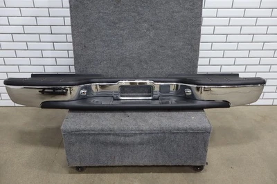 Parachoques trasero cromado 99-07 Chevy Silverado 2500HD OEM (HVY) Foto 1 de 4