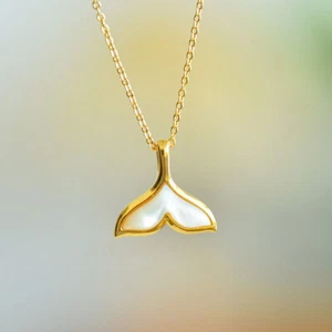 18K Solid Gold Pearl Shell Pendant Mermaid Fishtail Beautiful Charm Jewelry - Picture 1 of 14