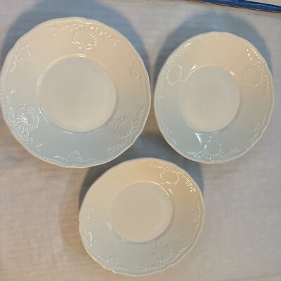 3 platillos MIKASA Ultra Cream Bone China, Hampton Bays, conchas en relieve Foto 1 de 4