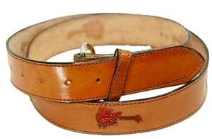 Cinturones de cuero para hombre personalizados hechos a mano con guitarra estampada y llamas pintadas de rojo - Imagen 1 de 2