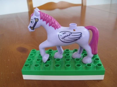 Lego Duplo Figura Mínimo el Caballo Volador (Sofía la Primera) Púrpura sobre Verde Negro Foto 1 de 3