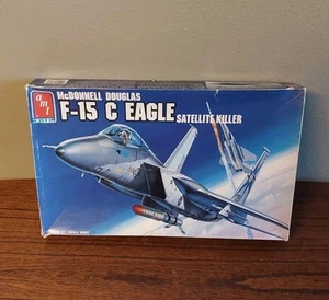 McDonnell Douglas F-15 C Eagle Satellite Killer AMT 8826 scala 1/72 - Foto 1 di 6