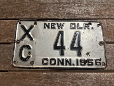 Placa de licença 1956 Connecticut New Dealer DLR XC 44 - Imagem 1 de 2