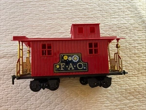 FAO Schwartz rot und schwarz und gold Zugbegleitwagen (1 Rad fehlt) - Bild 1 von 11