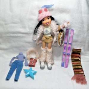 POUPÉE BRATZ - DOLL JASMINE VACANCES A LA NEIGE SKI VETEMENTS ACCESSOIRS - MGA - Picture 1 of 9