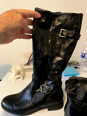 Botas de equitación para mujer YUU onduladas negras imitación cuero hebilla con cremallera lateral talla 9M Foto 1 de 4