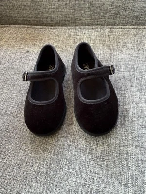 Zara Girls Size 22  6.5  Velvet Black Mary Jane Strap Flats Dress Shoes - Image 1 of 4