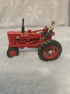 Ertl McCormick Farmall Super M-TA Tractor with Farmer - Picture 1 of 7