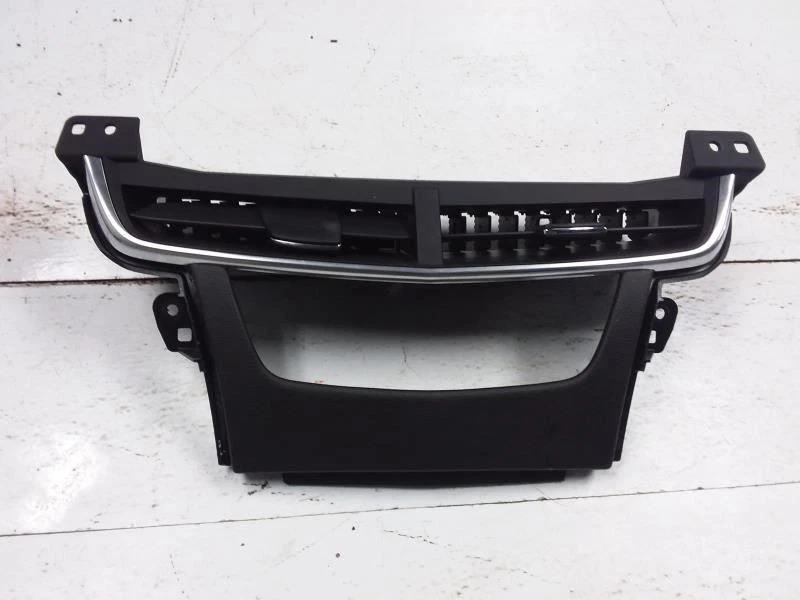 Cadillac CT6 2017 cubierta de tablero central vinilo negro con ventilaciones de aire identificación OEM 84125790  Foto 1 de 4