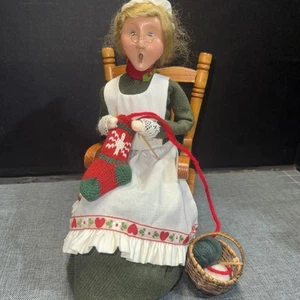Byers' Choice Ltd. The Carolers Lady Knitting In Rocking Chair Winterthur 2005 - Picture 1 of 4