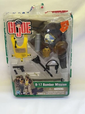 CONJUNTO DE EQUIPAMENTOS E ACESSÓRIOS VINTAGE GI JOE B-17 BOMBER MISSION HASBRO 2003 *LEIA* - Imagem 1 de 4