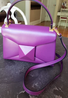 Valentino Garavani One Stud Mango Superior Pequeño - Púrpura NUEVO (PRECIO DE VENTA SUGERIDO POR EL FABRICANTE 3.950) Foto 1 de 4