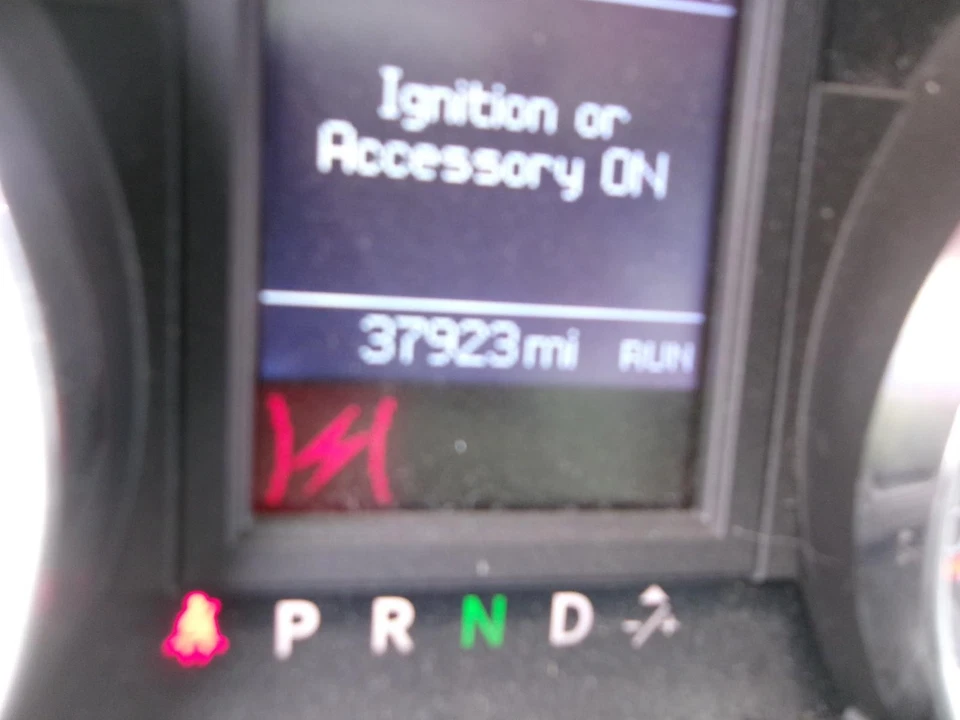 Brazo de control inferior inferior delantero izquierdo usado se adapta a: Chrysler Town & Country 2015 Foto 1 de 4