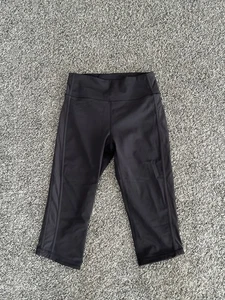 Lululemon Womens Capri Leggings Black Mid Rise Yoga Waistband Crop Size 6 - Picture 1 of 8