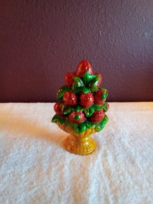 Topiario de fresa vintage de 7" de alto hecho a mano/pintado a mano Foto 1 de 4