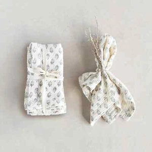Cloth Napkins w/ Printed Floral Pattern Charcoal & Cream | Set 4 | NEW - Picture 1 of 2