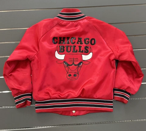 Vintage Chalk Line NBA Chicago Bulls Logo Red Satin Logo Snap Up Jacket Youth 5 Cover