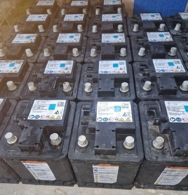 —-  PORSCHE  911  TAYCAN 12V LITHIUM ION BATTERY  REPAIR 9J1915105 - Image 1 of 1