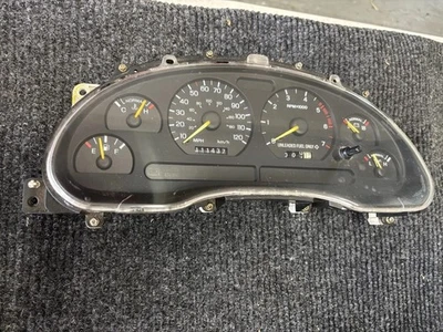 Cuadro de instrumentos Ford Mustang V6 1994-95 3,8 L 120 MPH Speedo 114 k Foto 1 de 4